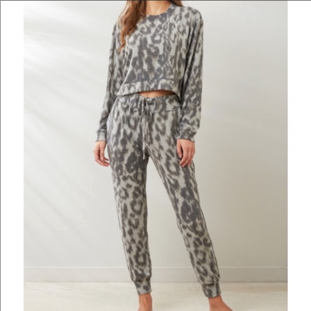 🆕Leopard top, NWT.